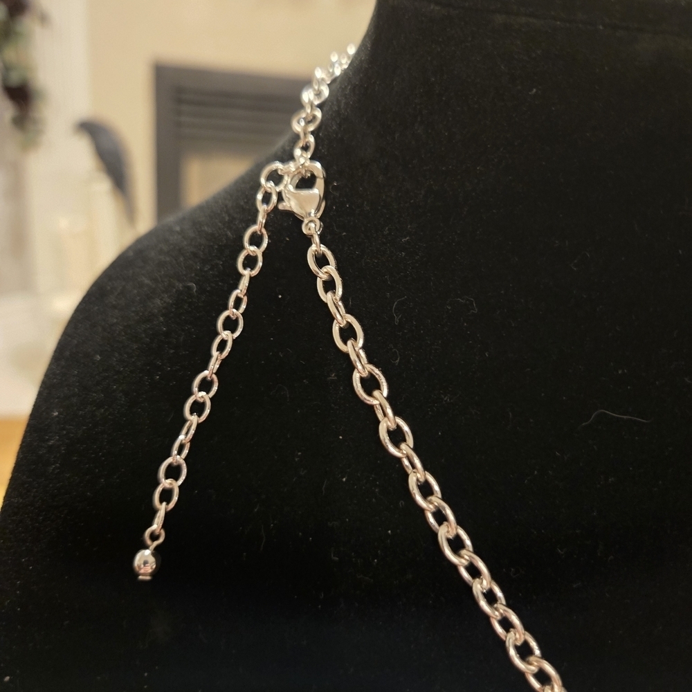 Elegant Pearl and Black Bead Necklace - Picture 5 of 5